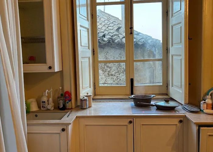 In A Noble Palace Apartman *